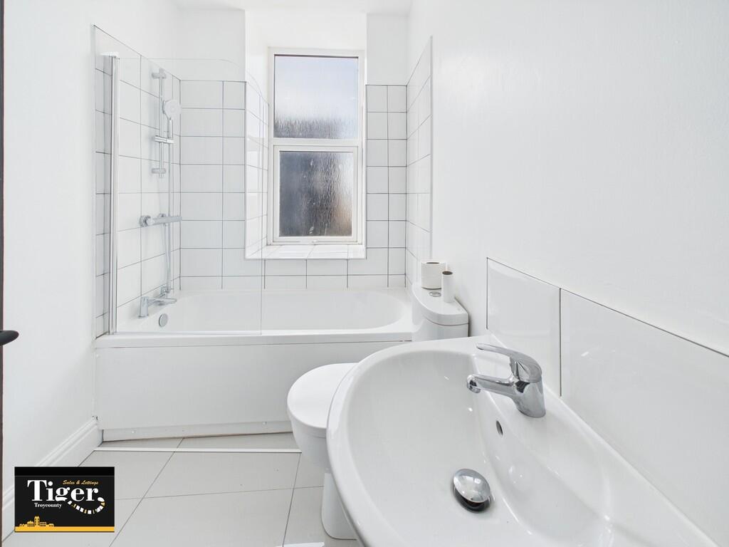 CAM02176G0-PR0498...