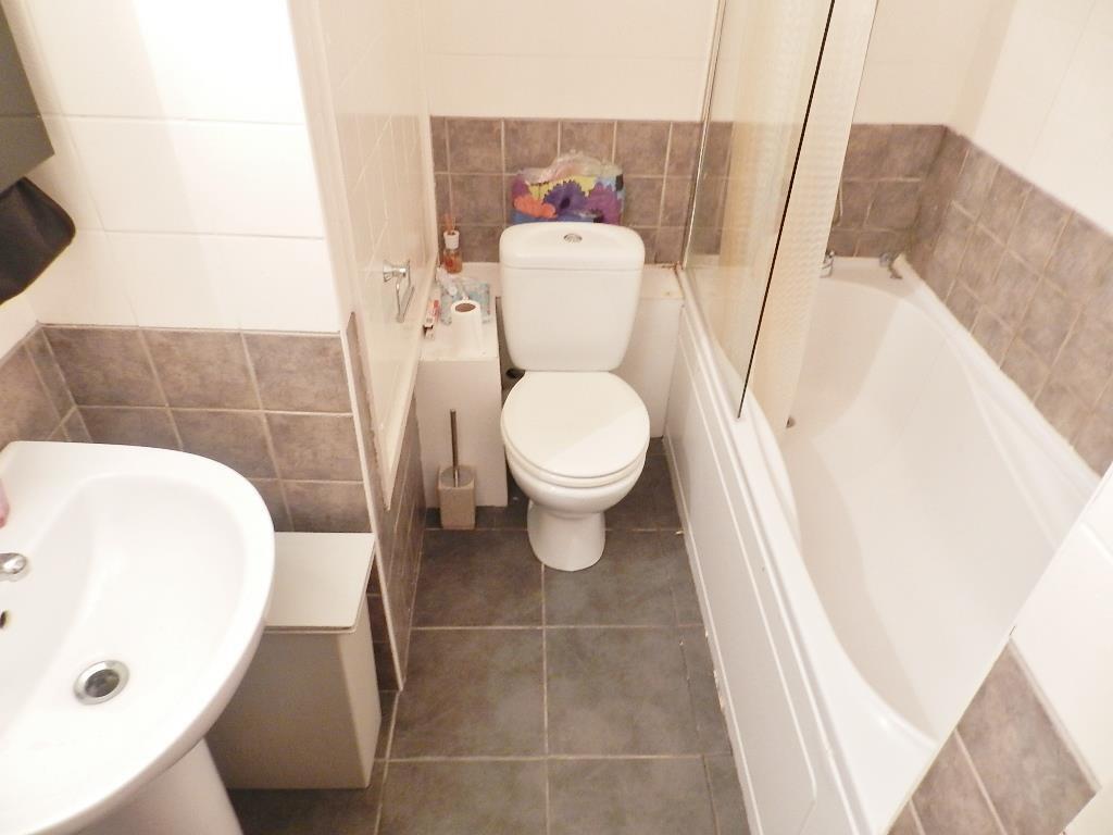 Crom Bath SW11 Eden Harper.jpg