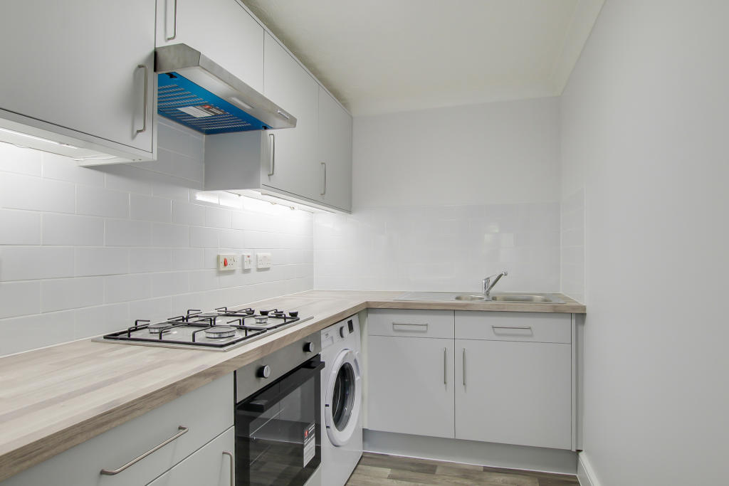 5.kitchen.jpg