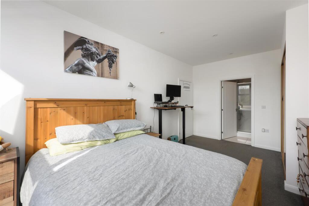 Oystergate Apartments, Wraik Hill