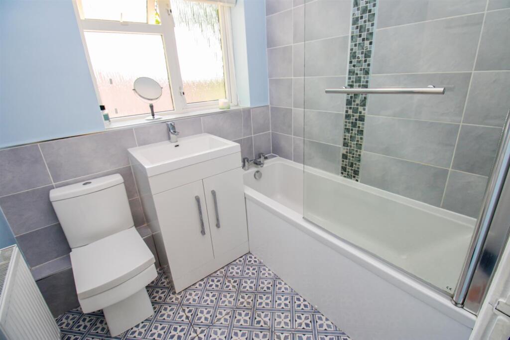 BATHROOM/W.C.