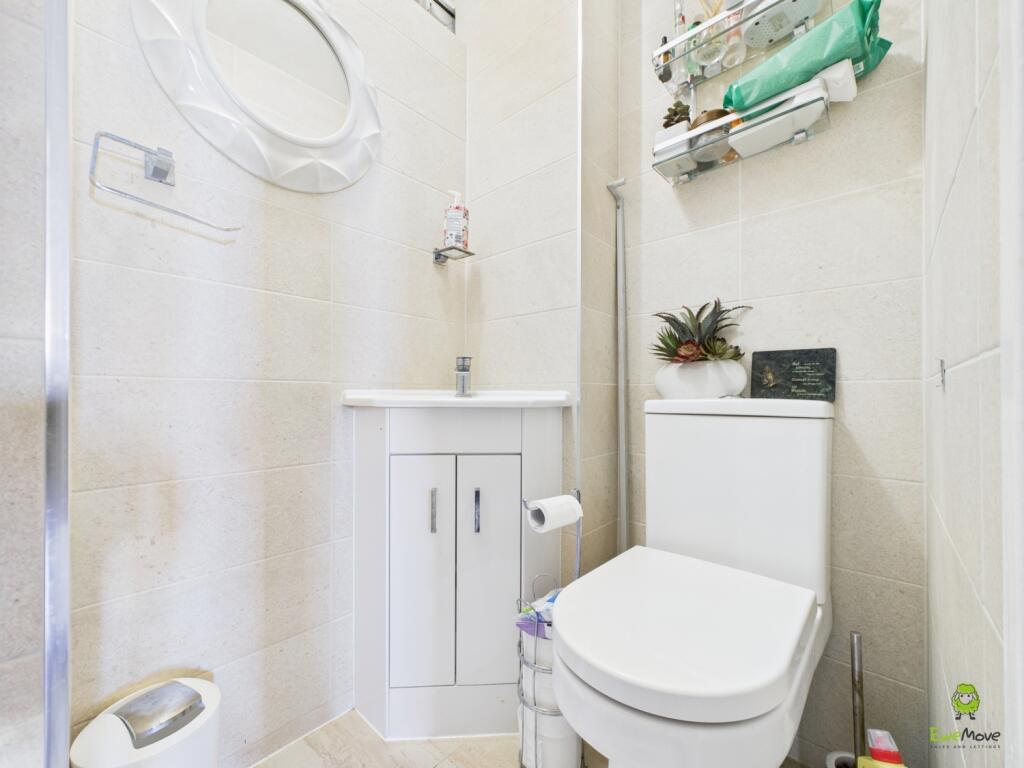 CAM03779G0-PR0318-STILL008