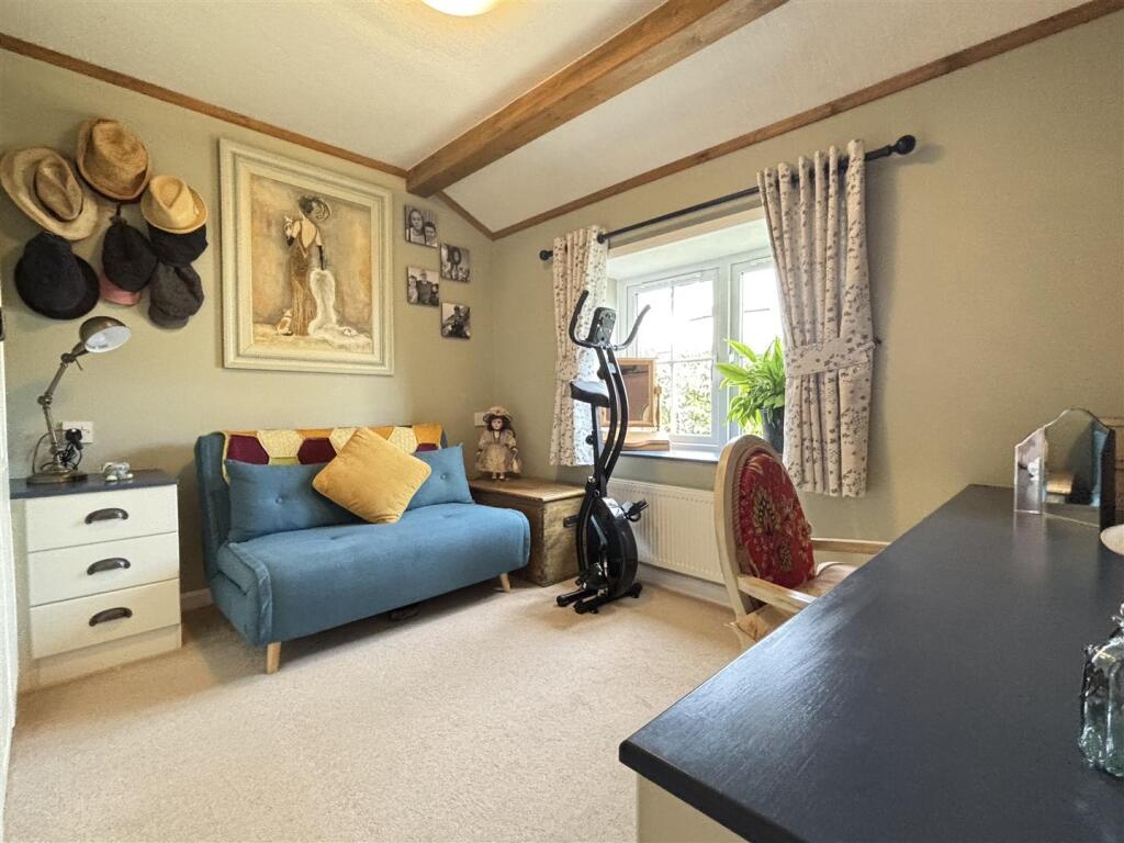 OAKLANDS BED 22.jpg