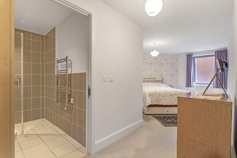 Main Bedroom I En Suite