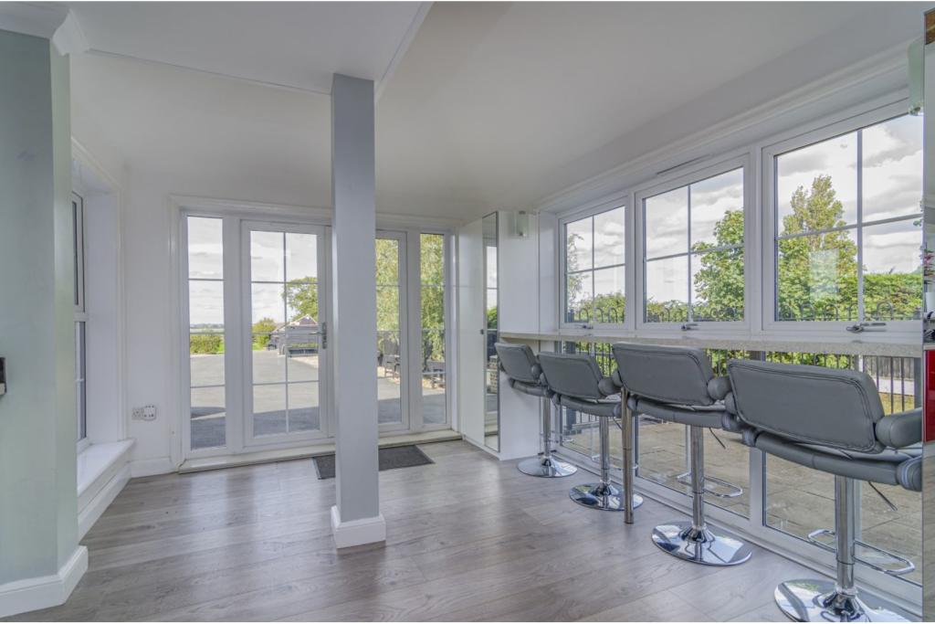 Breakfast Room