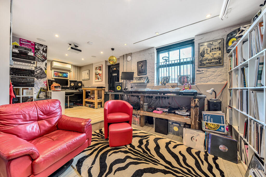 1340361-37-689e2b...