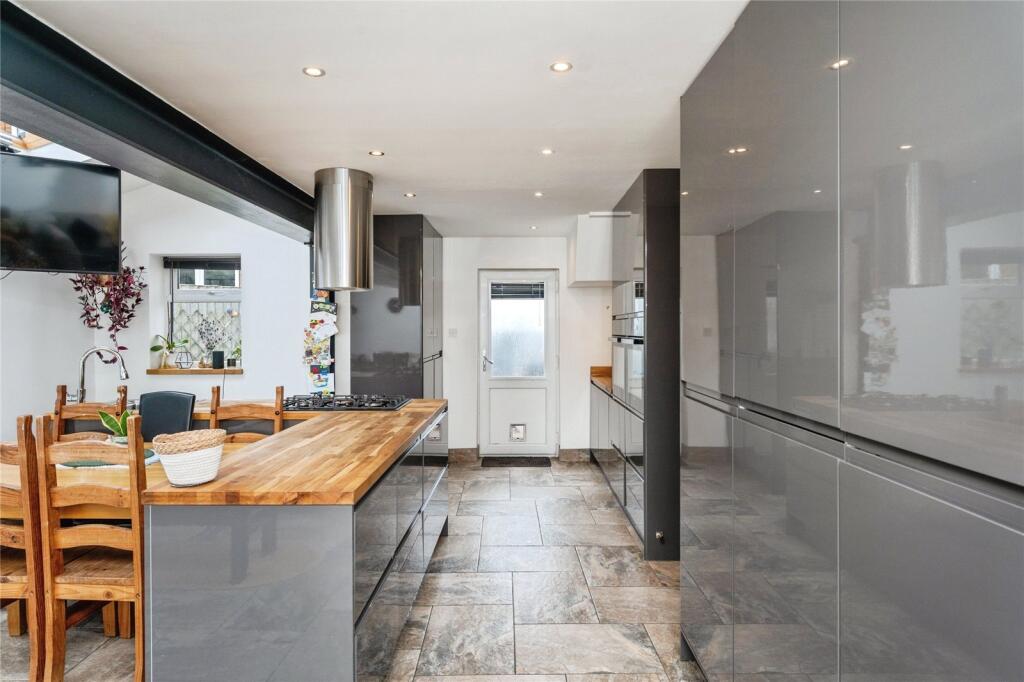 Kitchen/ Family Room