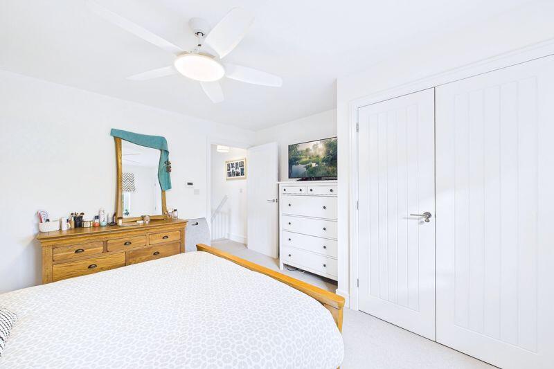 Main bedroom side