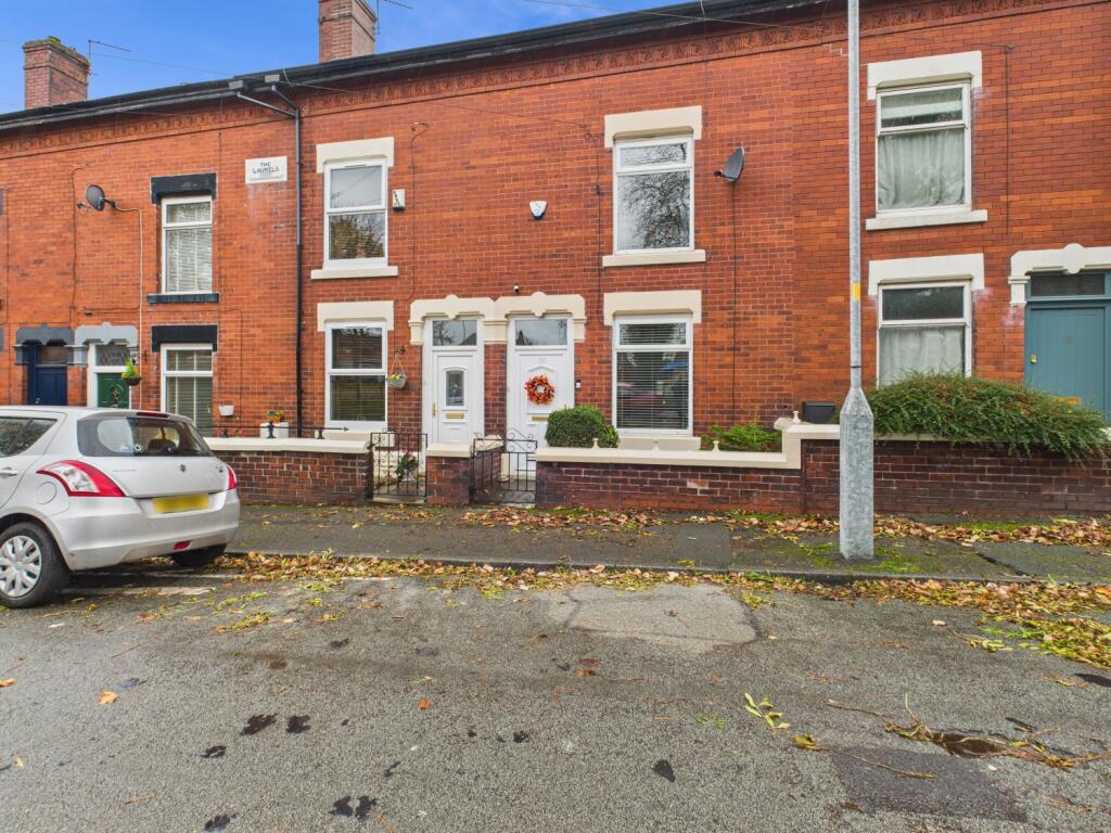 CAM03729G0-PR0165-STILL028