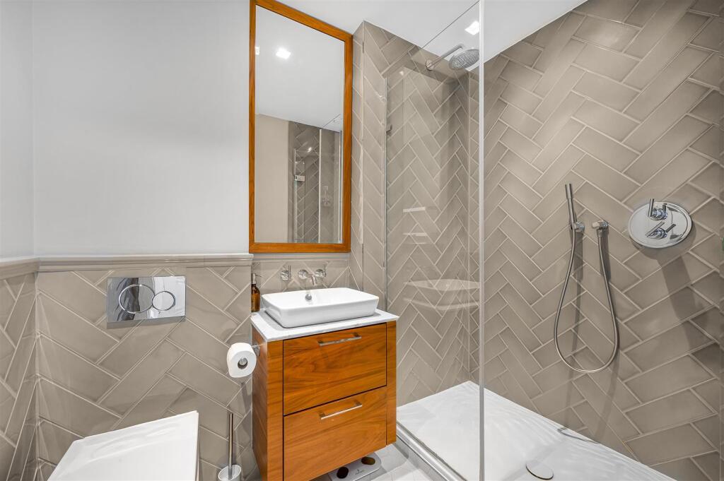 bathroom2.jpg