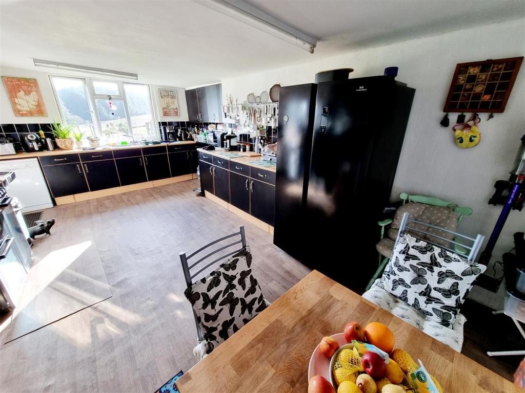 Kitchen &amp; Dining