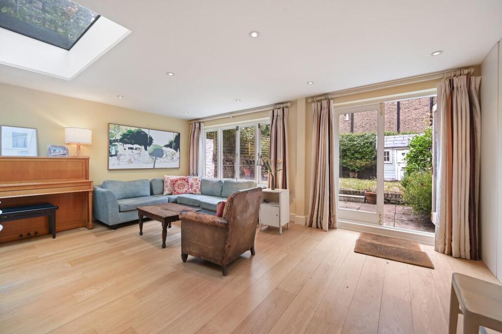 RCFB- brackenbury road- lounge 3 (1).JPG