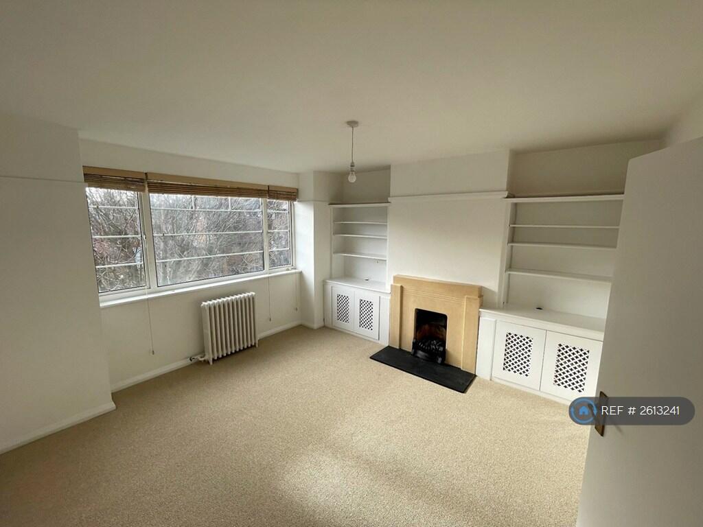 Sunny West Facing Lounge