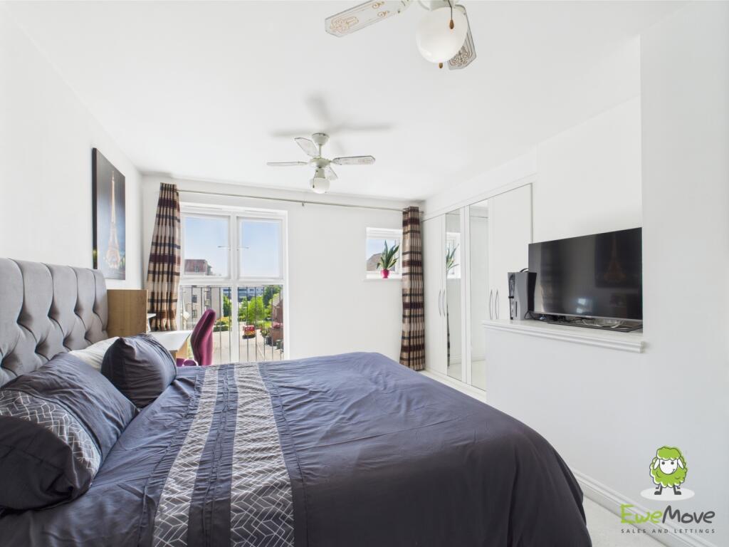 EweMove Estate Agents Basingstoke - Sinclair Drive