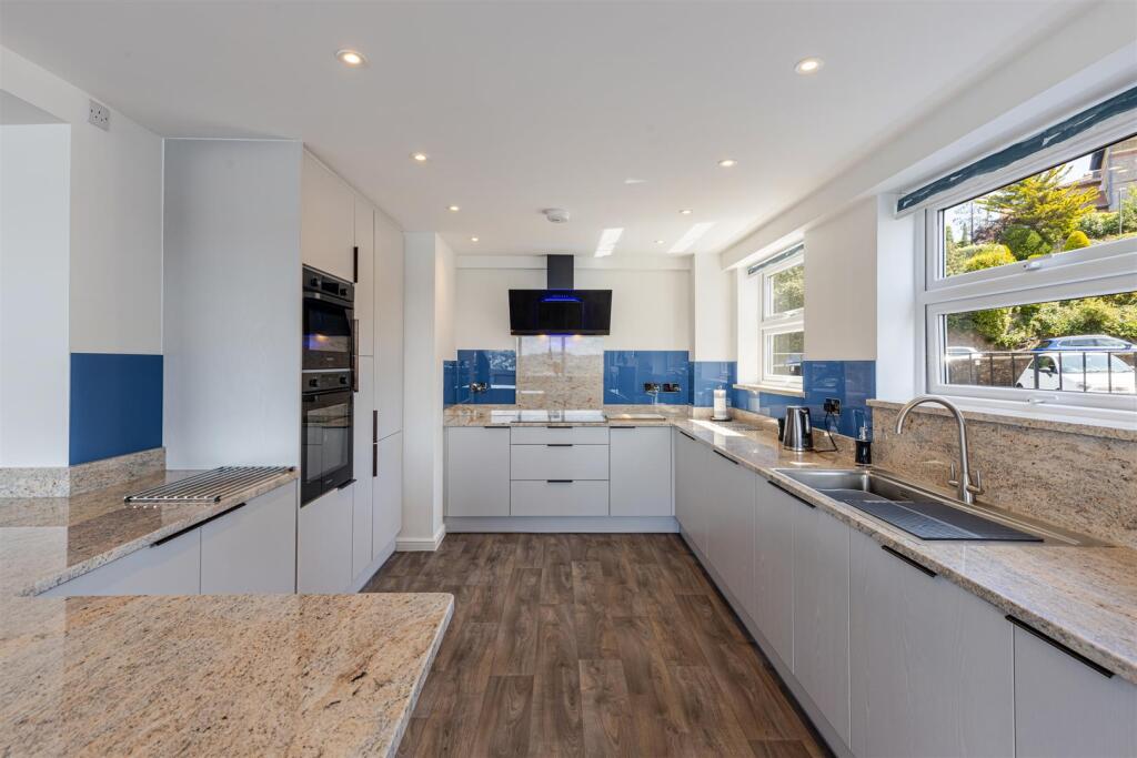 A09 - B5 Shirley Towers Vane Hill Road - 250714.jp