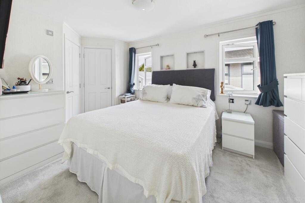 CAM05449G0-PR0024-STILL006