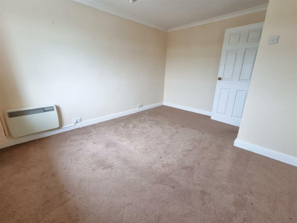 Bedroom 1.jpg