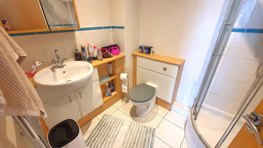 EN-SUITE SHOWER &amp; WC