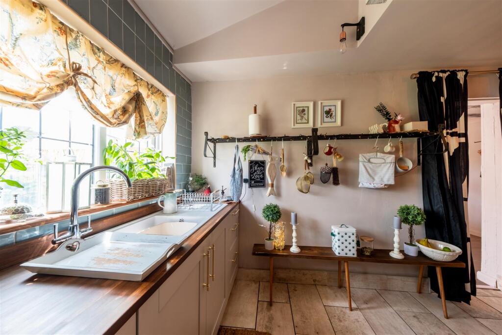 Fern Cottage-004.jpg