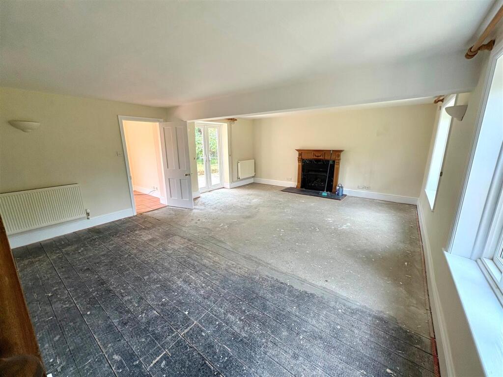 Living Room.jpg