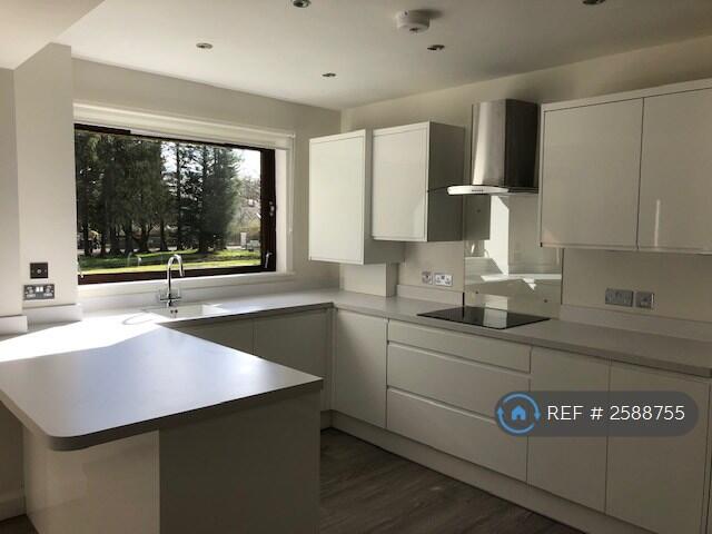 Kitchen &amp; Breakfast Bar