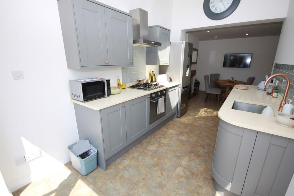 Kitchen 2.JPG