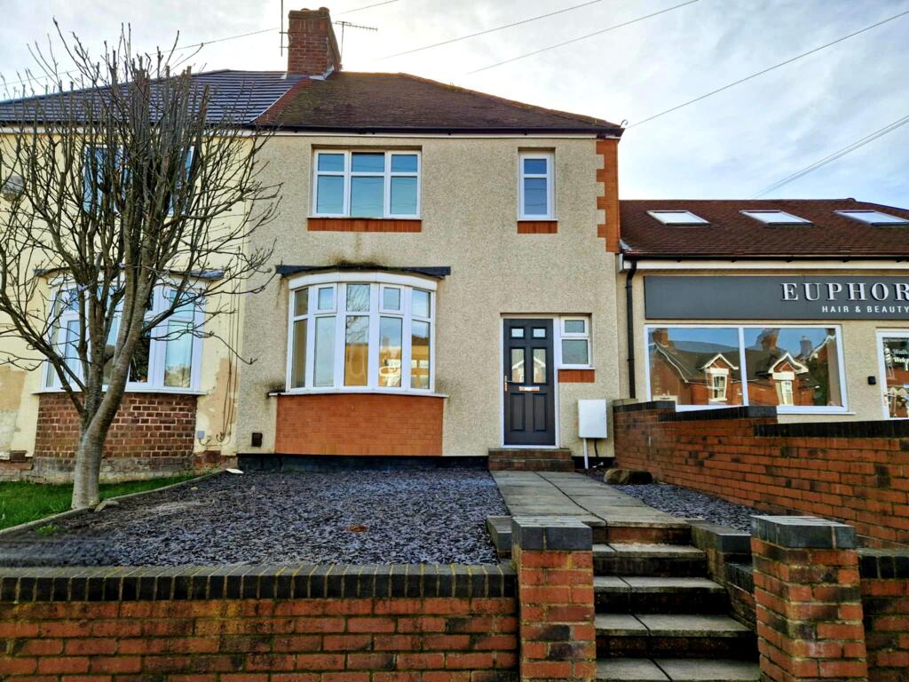 Hagley Road, Rugeley- 3 Bedroom Mid Terraced hous