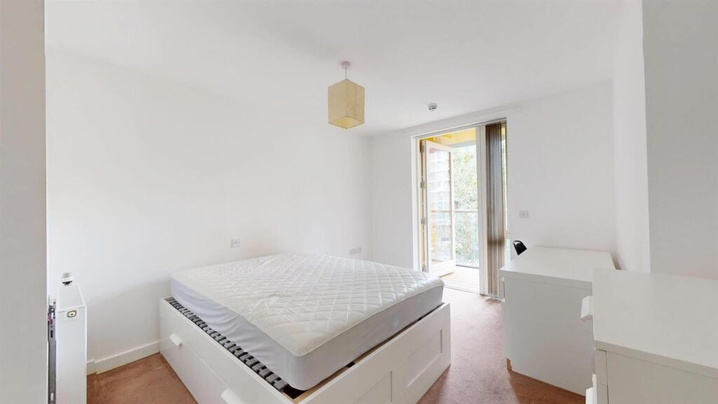 3 Bedrooms Property to rent in E14 - Barrain Londo