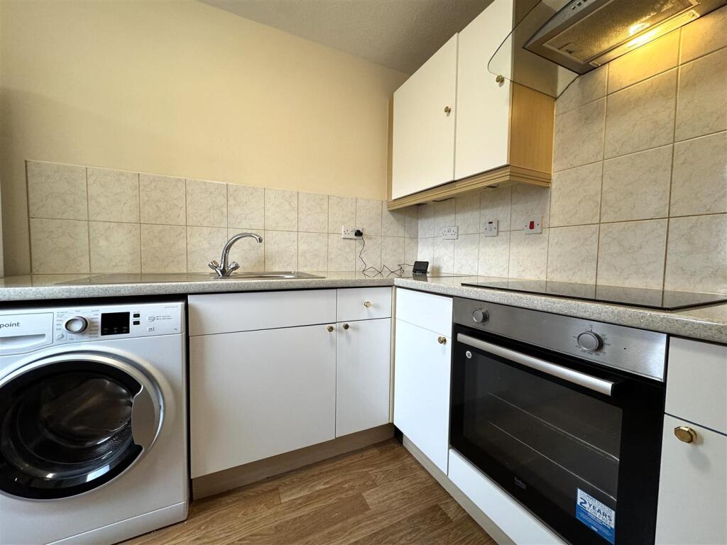 KITCHEN 1.JPG