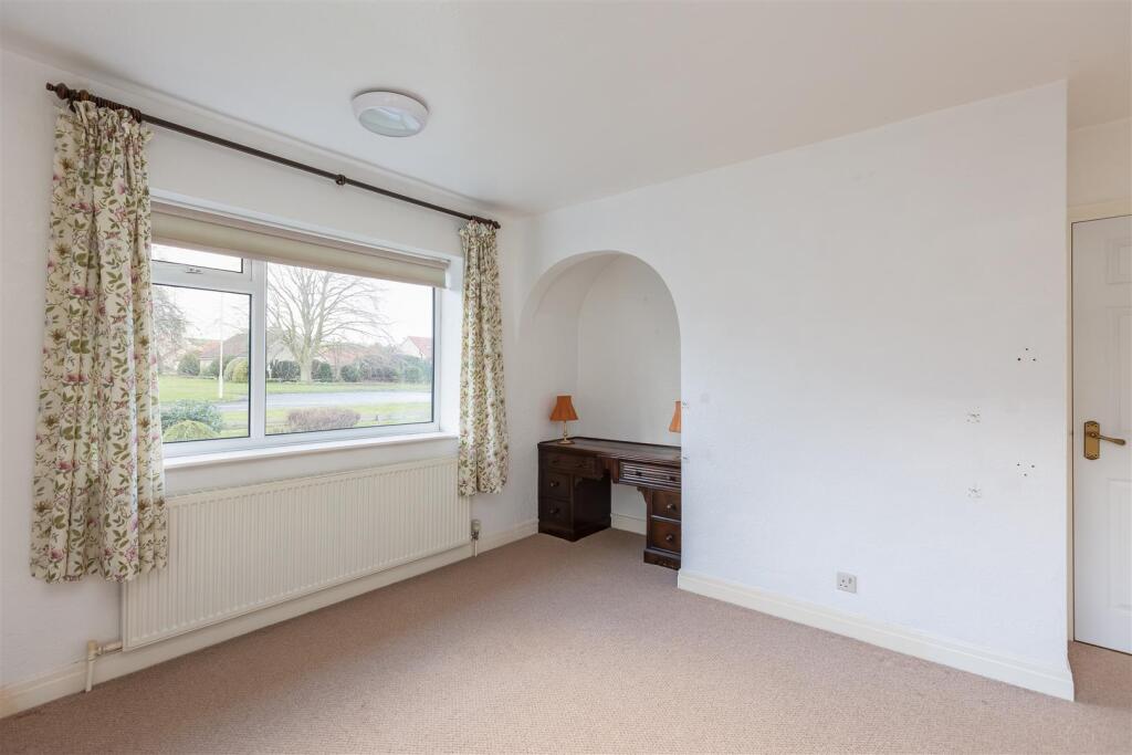 Ryedale Close 6 Bedroom 2-2.jpg