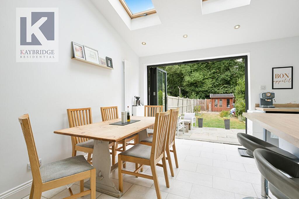 Stoneleigh Avenue, Worcester Park - KT4 8YB