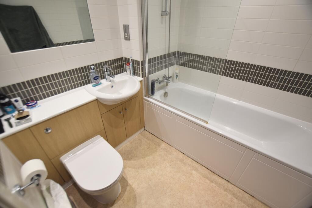 21 Amethyst House bathroom 3