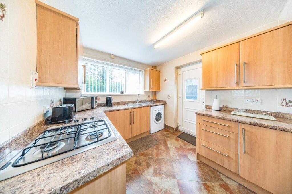 6 Green Road kitchen.jpg