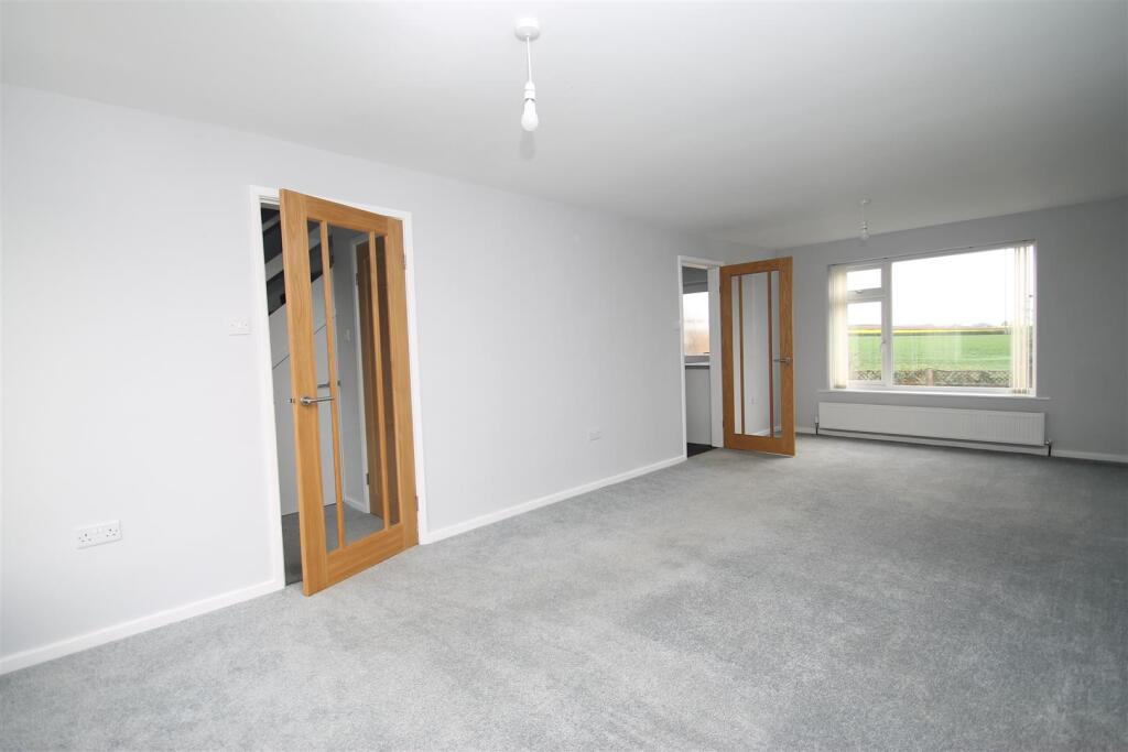 sittuing room.JPG