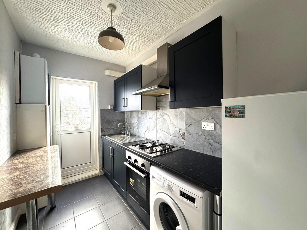 Maybank Avenue  (...