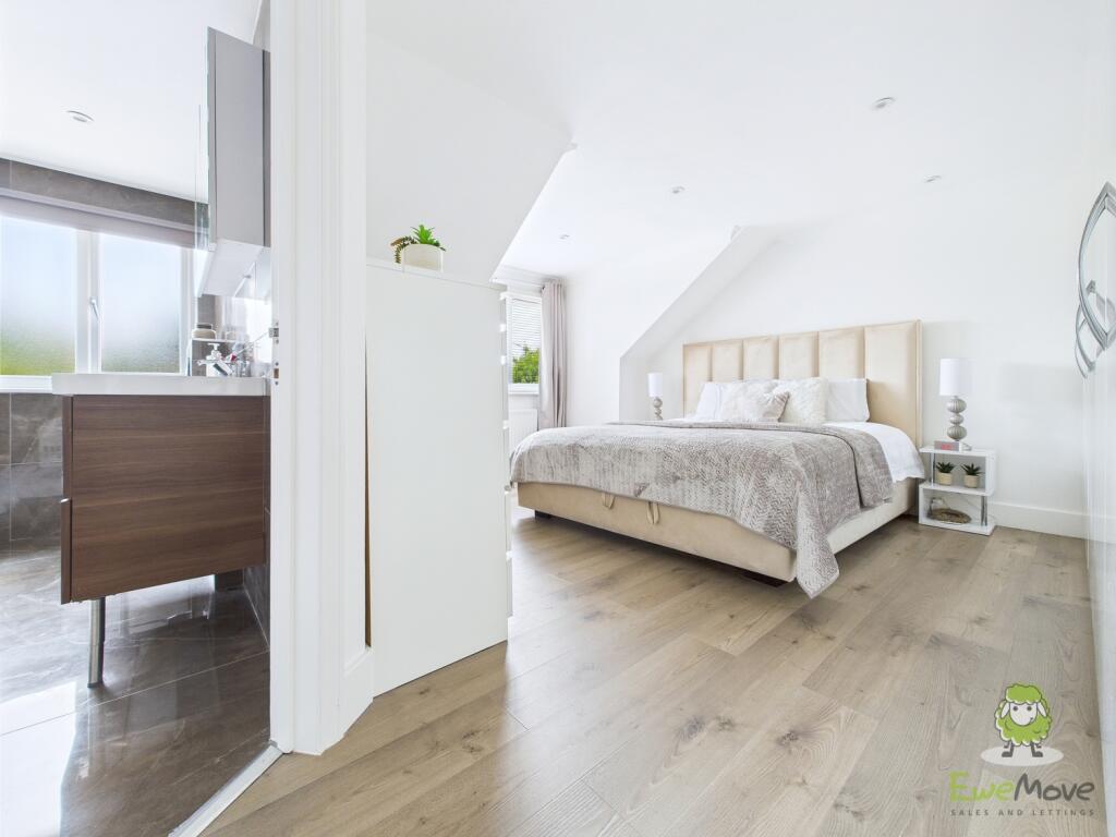 CAM01543G0-PR0142-STILL041