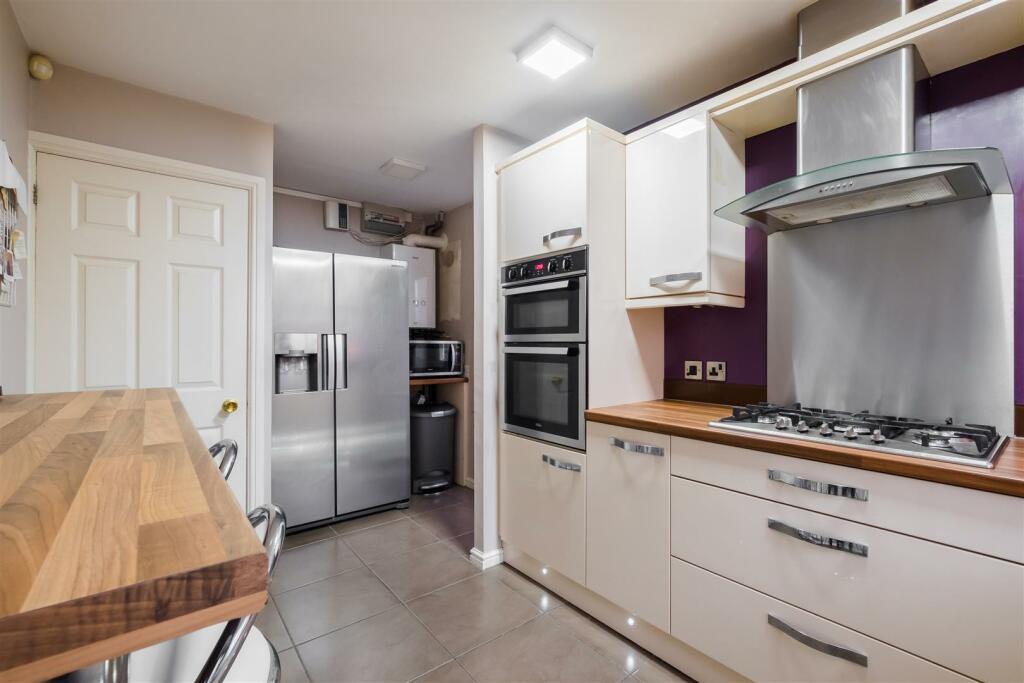 KITCHEN 2.jpg