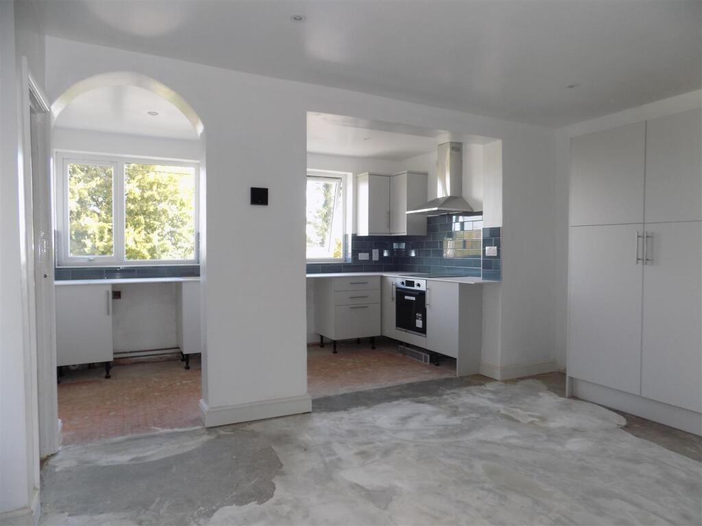 16 School Road - Kitchen Dining.JPG