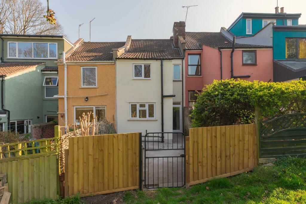 6C4HASG - External G.jpg