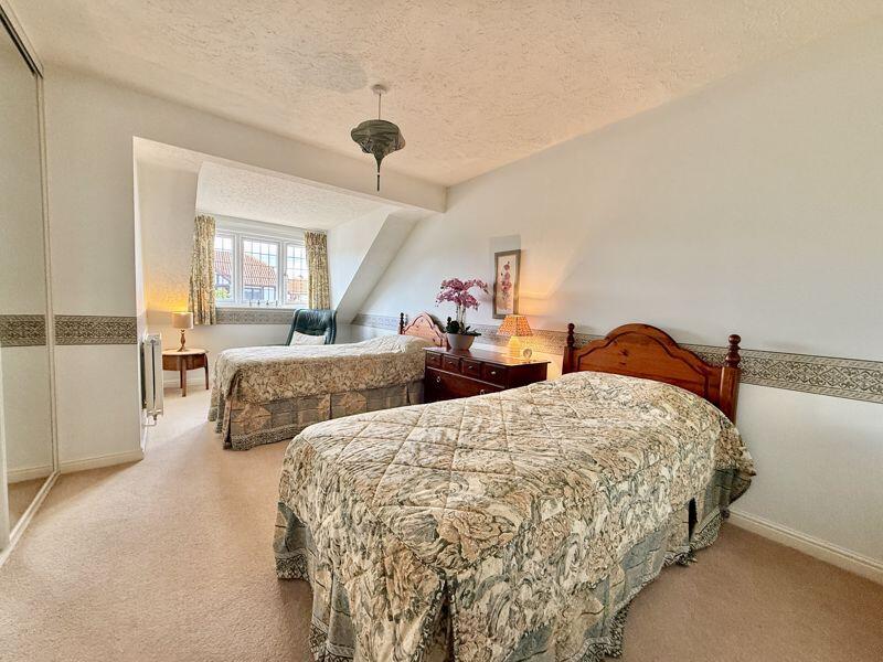 MAIN BEDROOM
