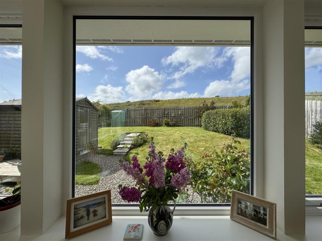 REAR OUTLOOK.JPG