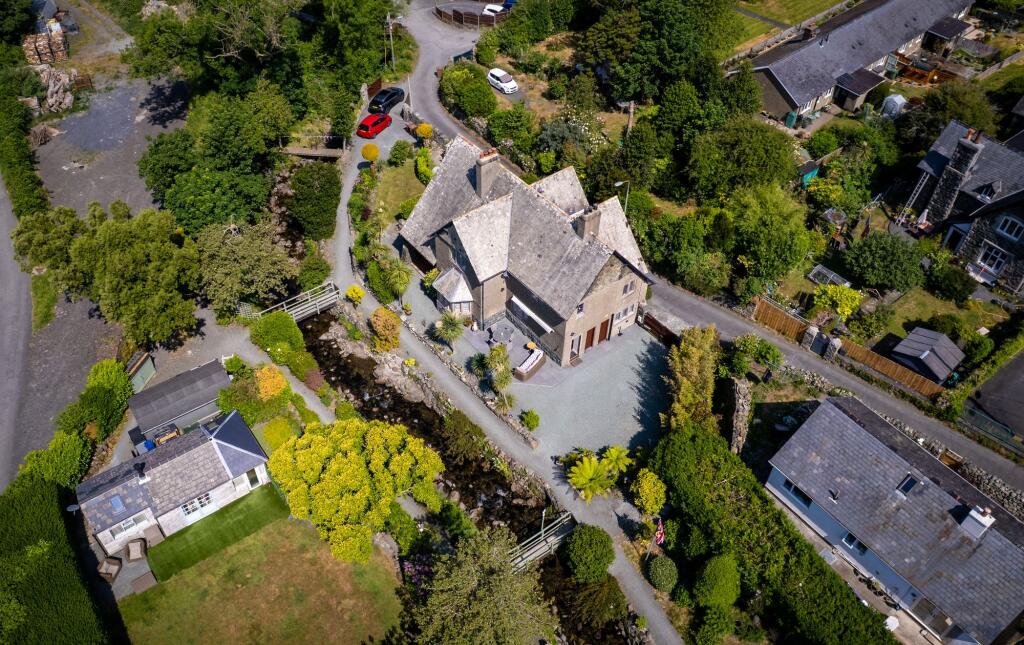 Ty Nant the property with 4 bridges