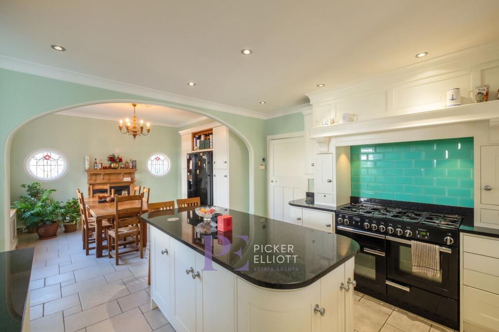 Living Kitchen/Dining Room