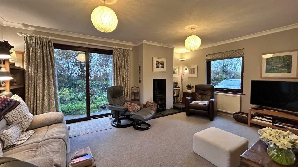 Living Room 3.jpg