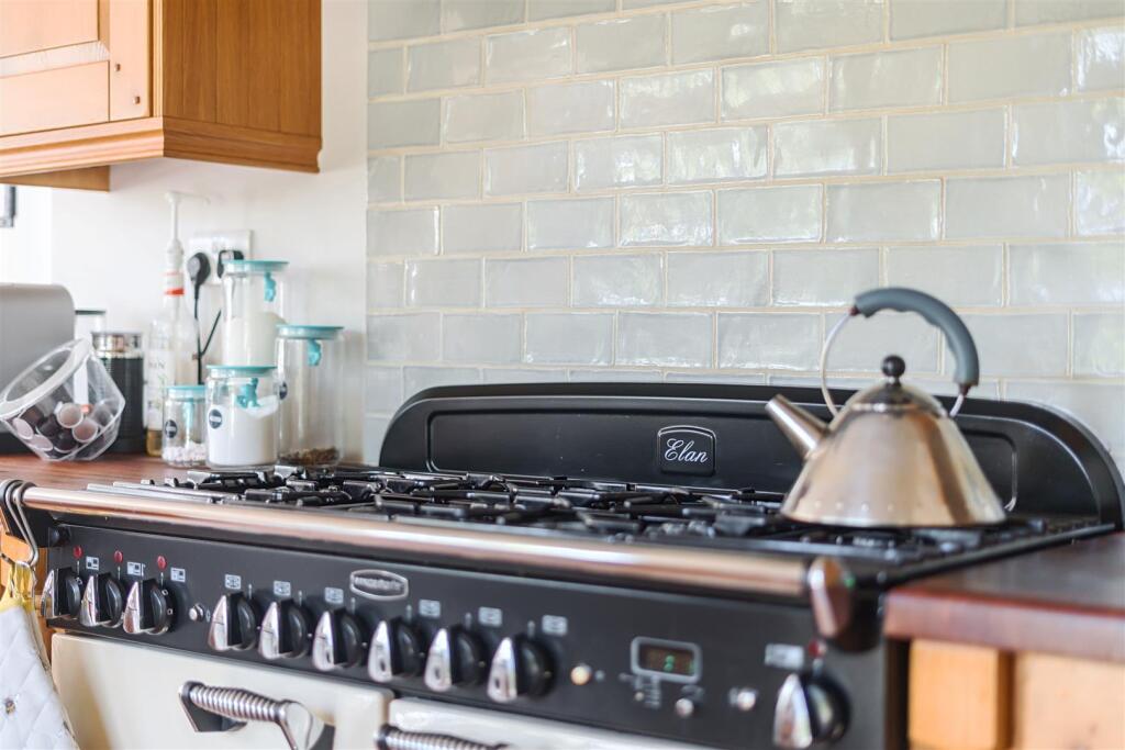 Rangemaster with 6 Gas Burners and Twin Electric O