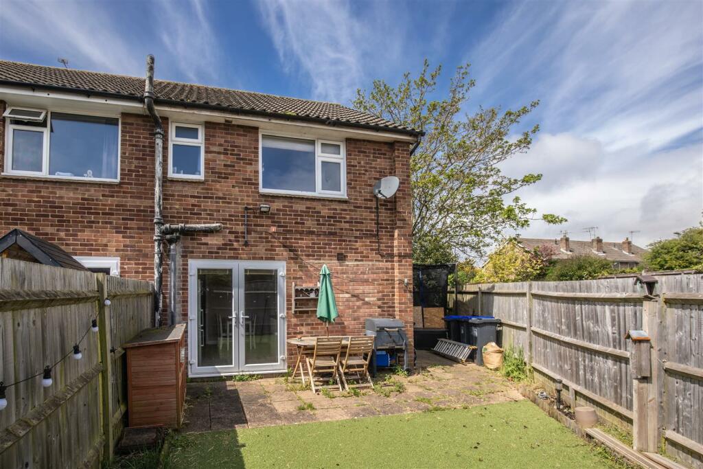 2 Somerset Close6.jpg