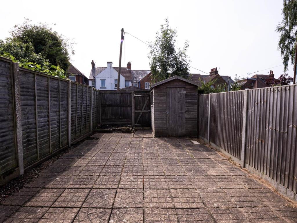28Guildford_studenta