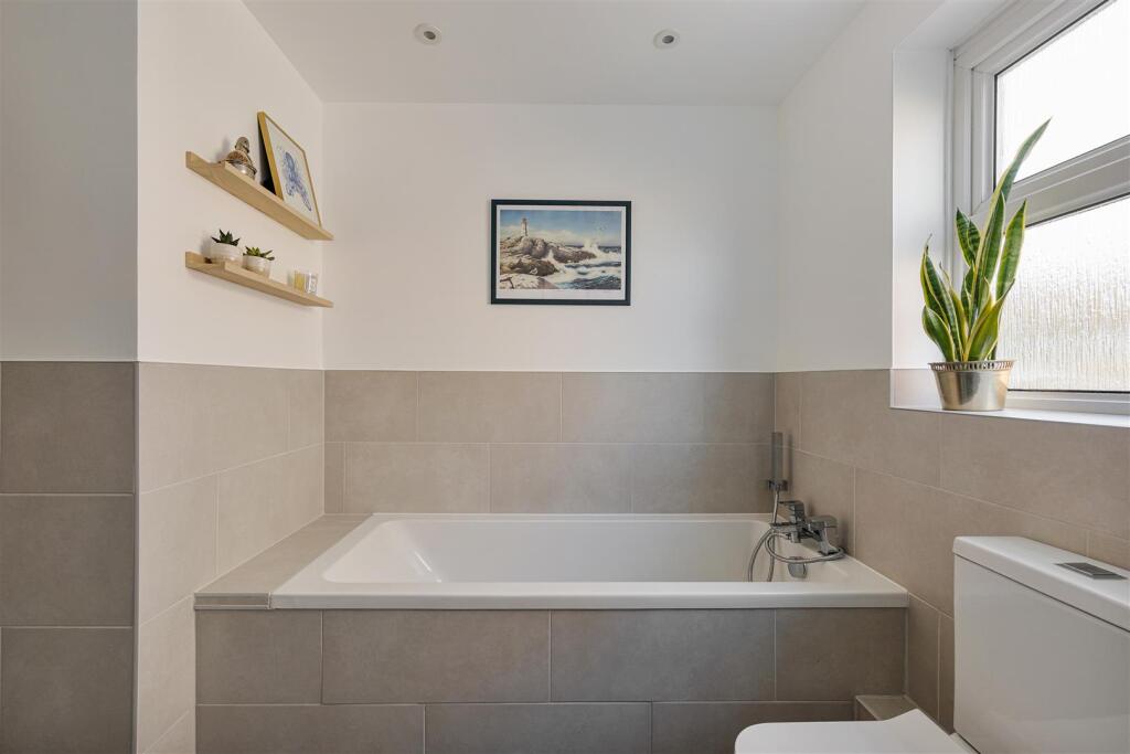 Churchfields, E18