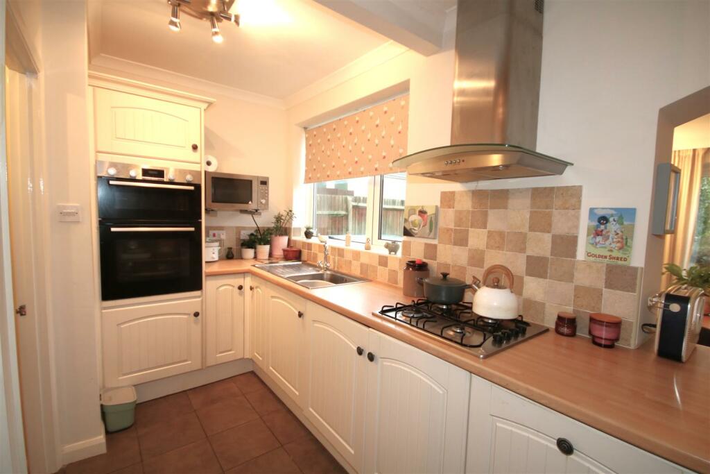 Kitchen a.JPG