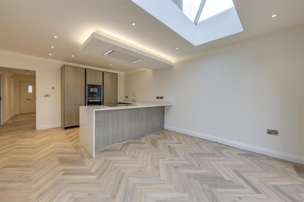 Open Plan Kitchen / Dining / Living Alt